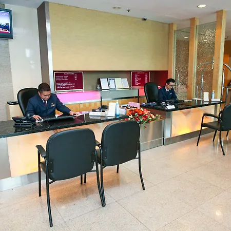 Hotel Royal Queens-3
